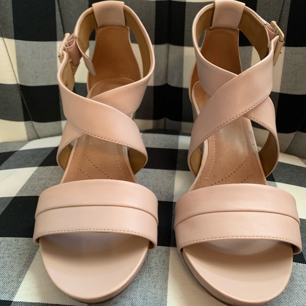 NWOT! Clarks Artisan Acina Dusty Rose
